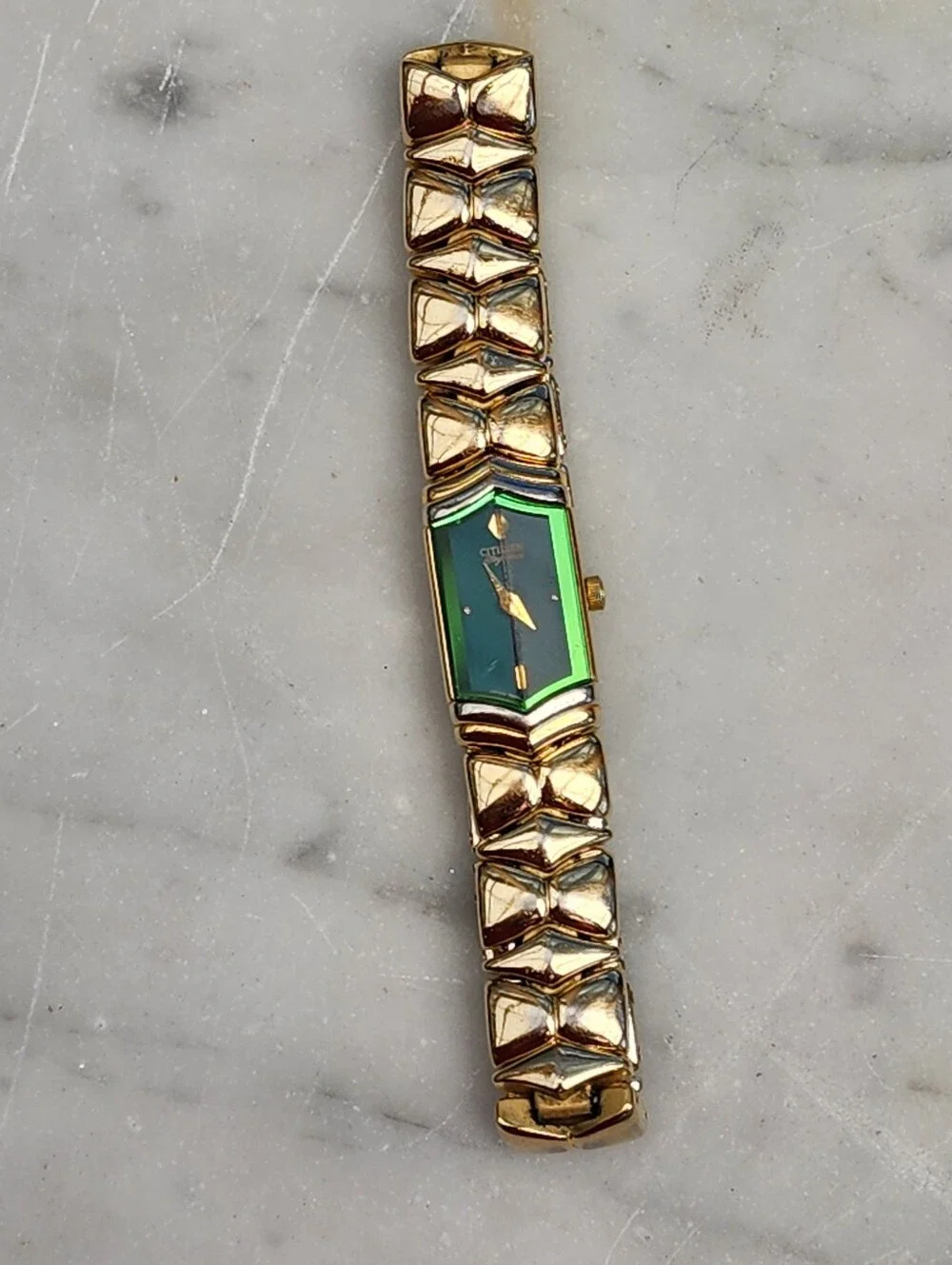 Vintage 90s Citizen Elegance 5421 Women Green Dial Gold-Tone Hexagon Watch 7.25